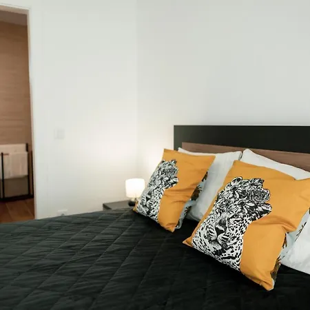 Gold Ferrel I Apartment